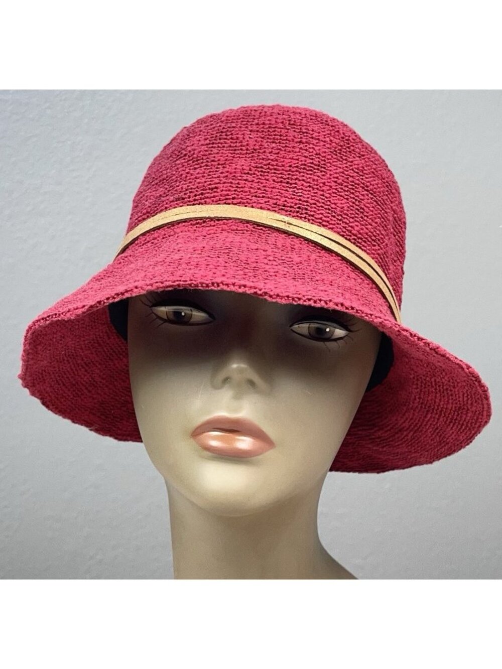 COLLECTION EIGHTEEN Womens O/S Red Maroon Bucle Woven Cloche HAT Gold Band EUC
